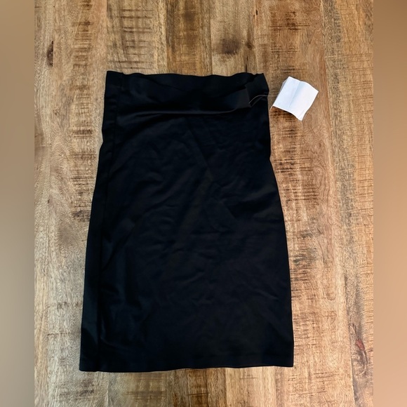Warner's Black thigh -length skirt slip shapewear size medium NEW NWT - Picture 1 of 3